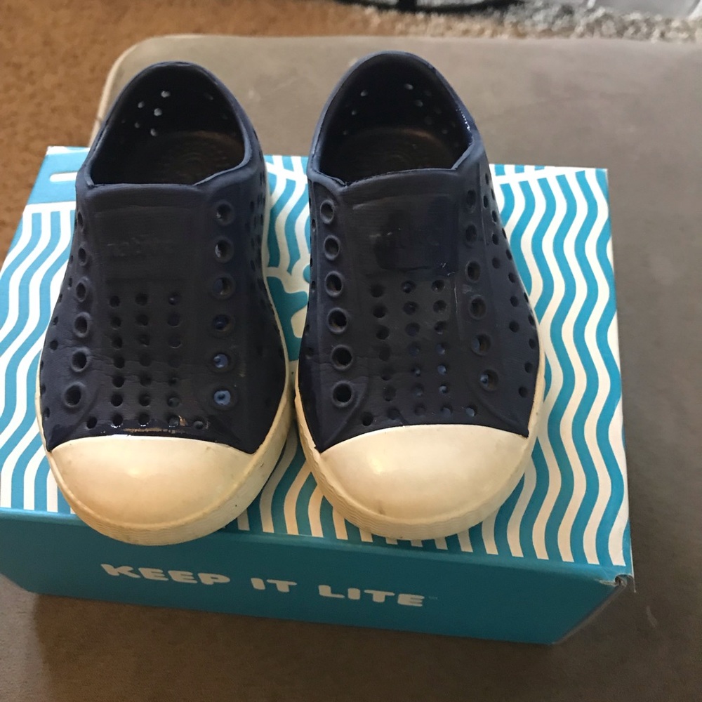 Size 5 natives excellent condition